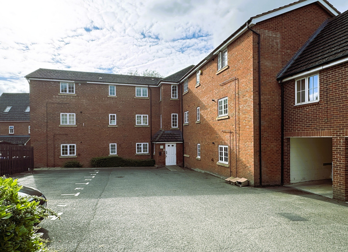 2 bedroom Ground floor flat For Sale