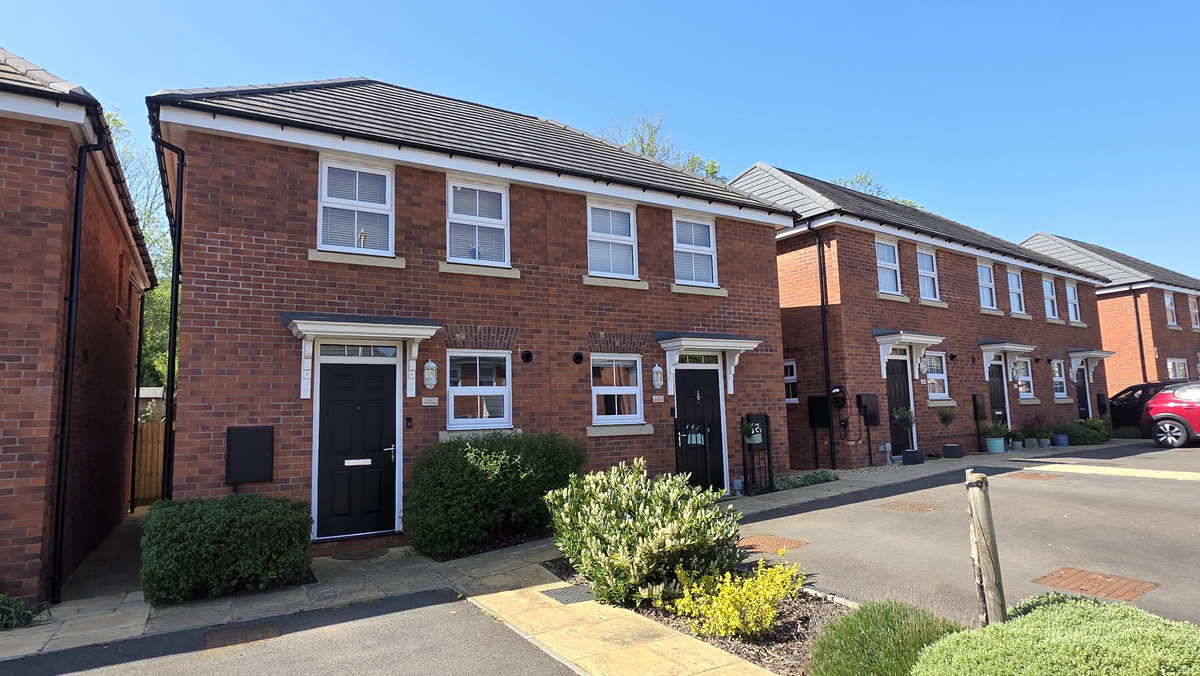 2 bedroom House (unspecified) For Sale