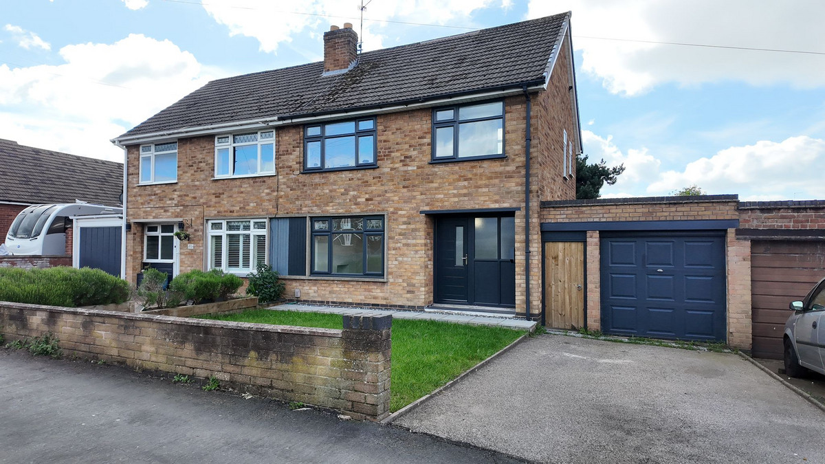 3 bedroom Detached house For Sale