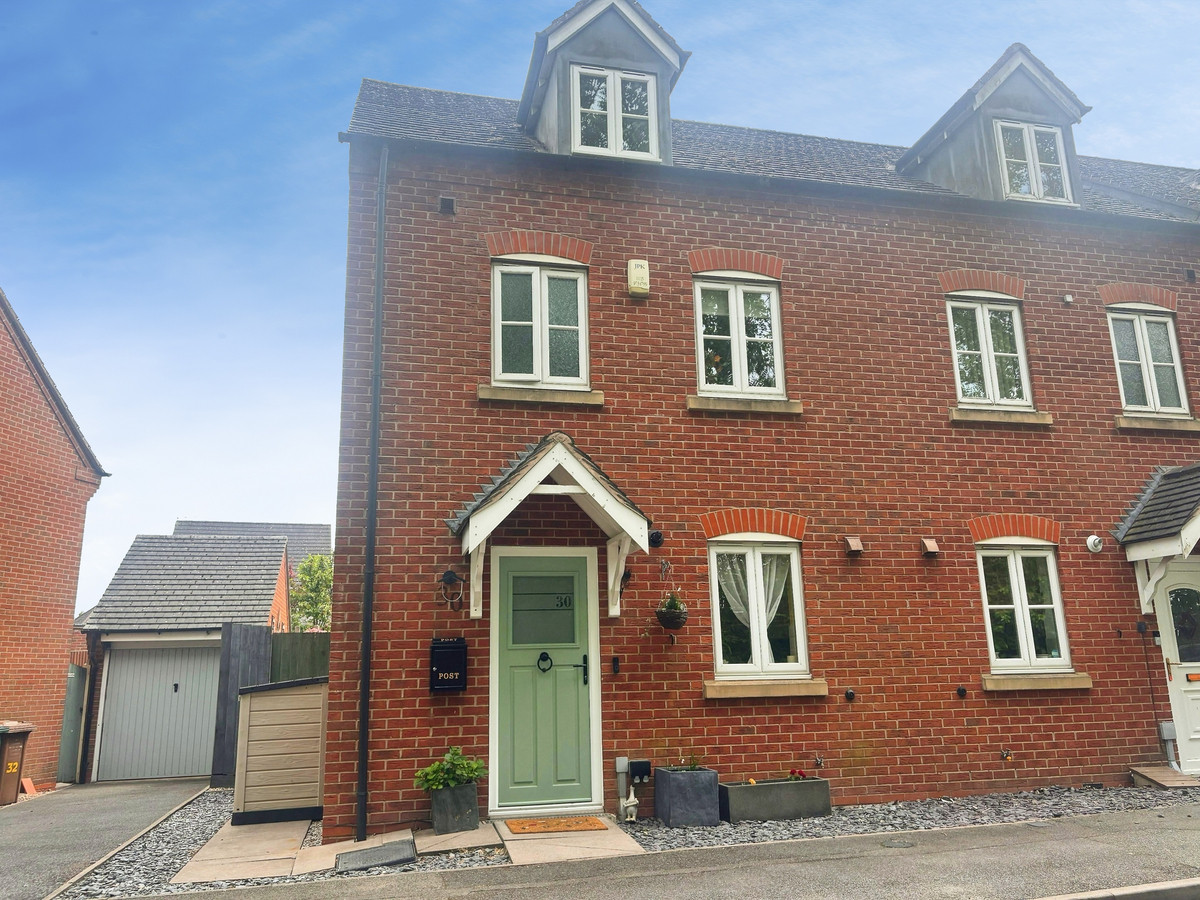 3 bedroom Detached house For Sale