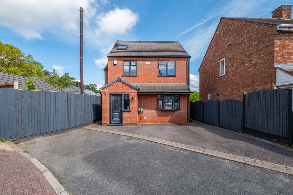 3 bedroom Detached house For Sale