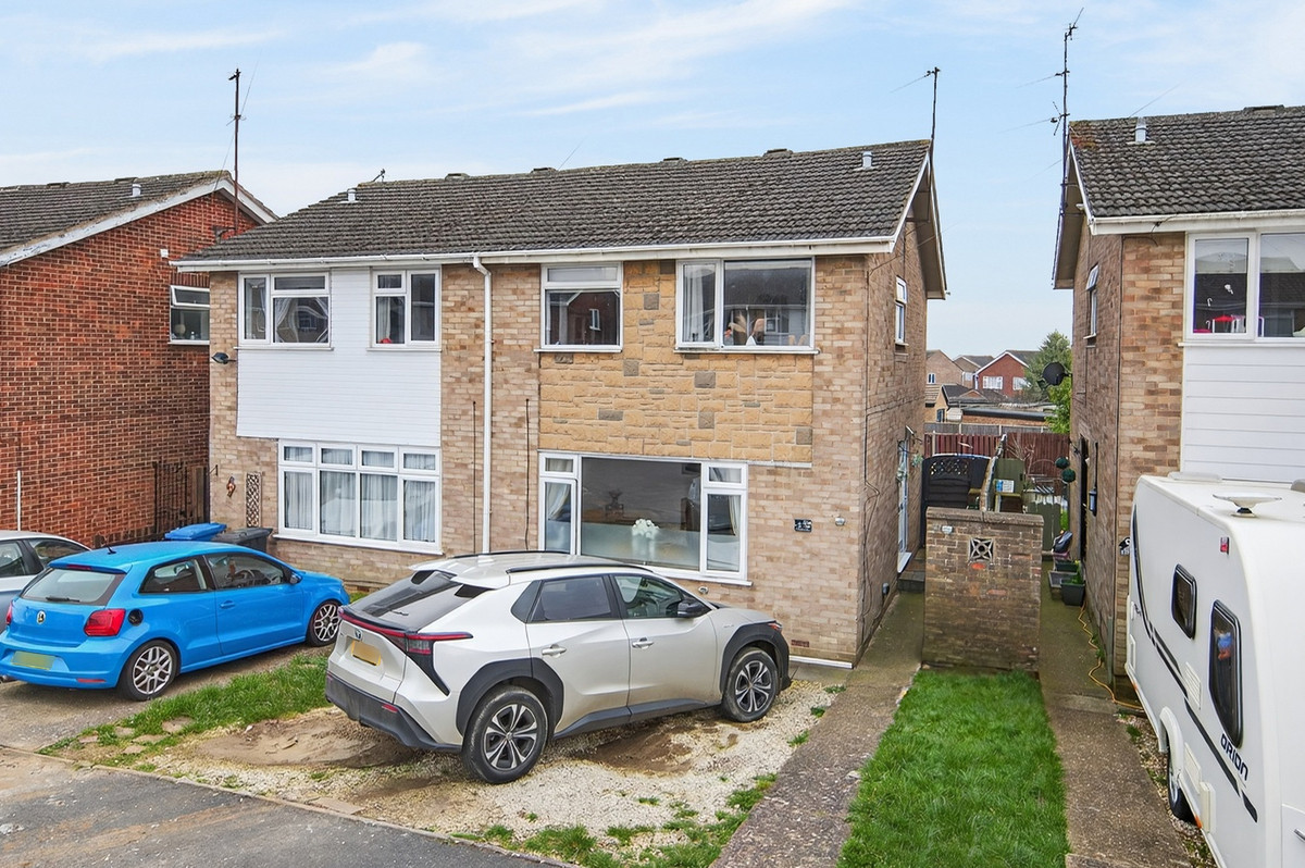 3 bedroom Semi-detached house For Sale