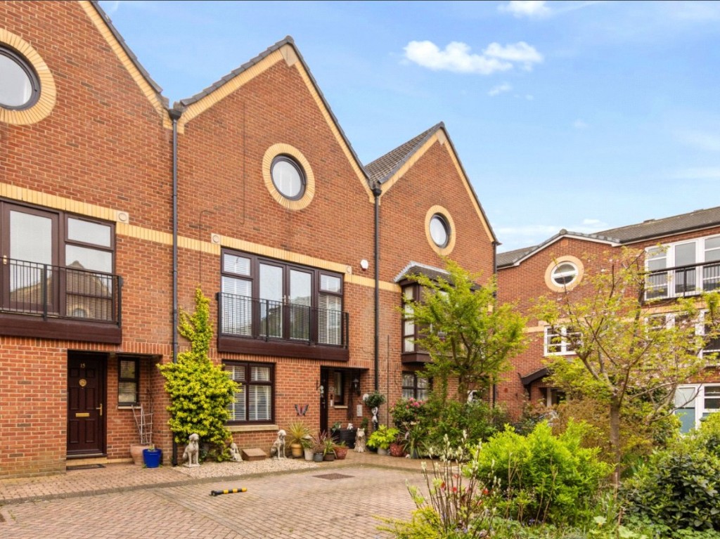 3 bedroom Town house For Sale