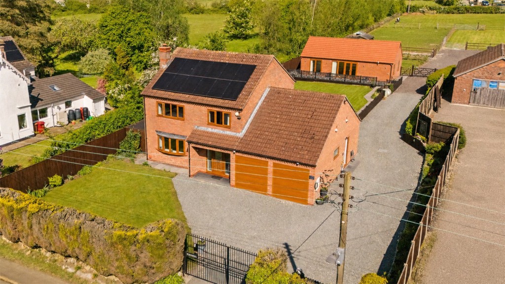 5 bedroom Bungalow For Sale