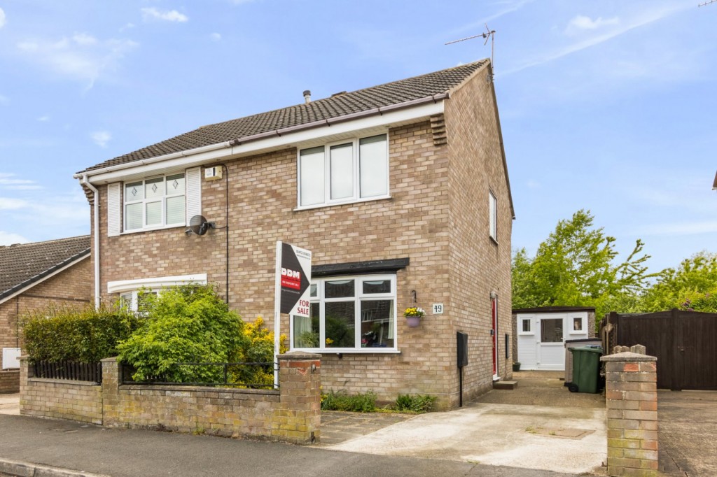 2 bedroom Studio flat For Sale