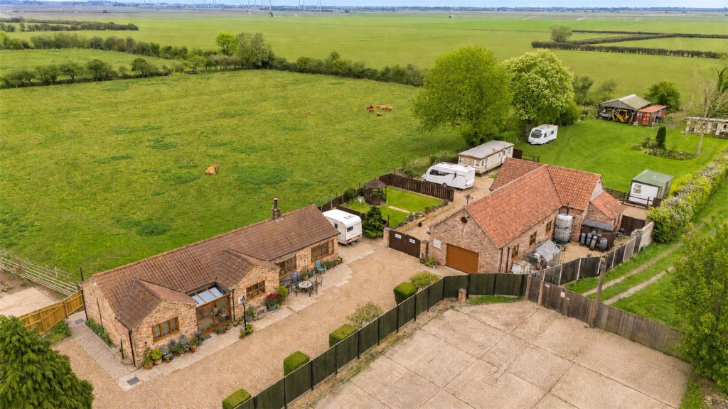 7 bedroom Detached bungalow For Sale