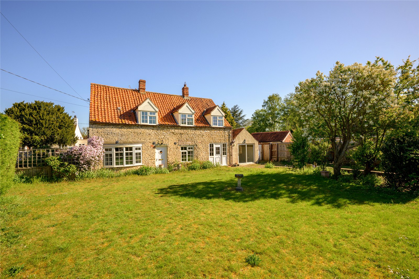 3 bedroom Detached house Under Offer
