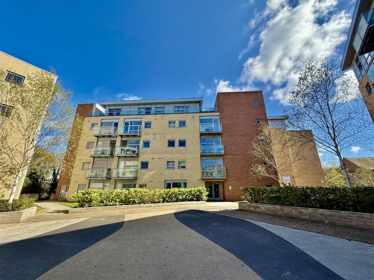 1 bedroom Apartment For Sale