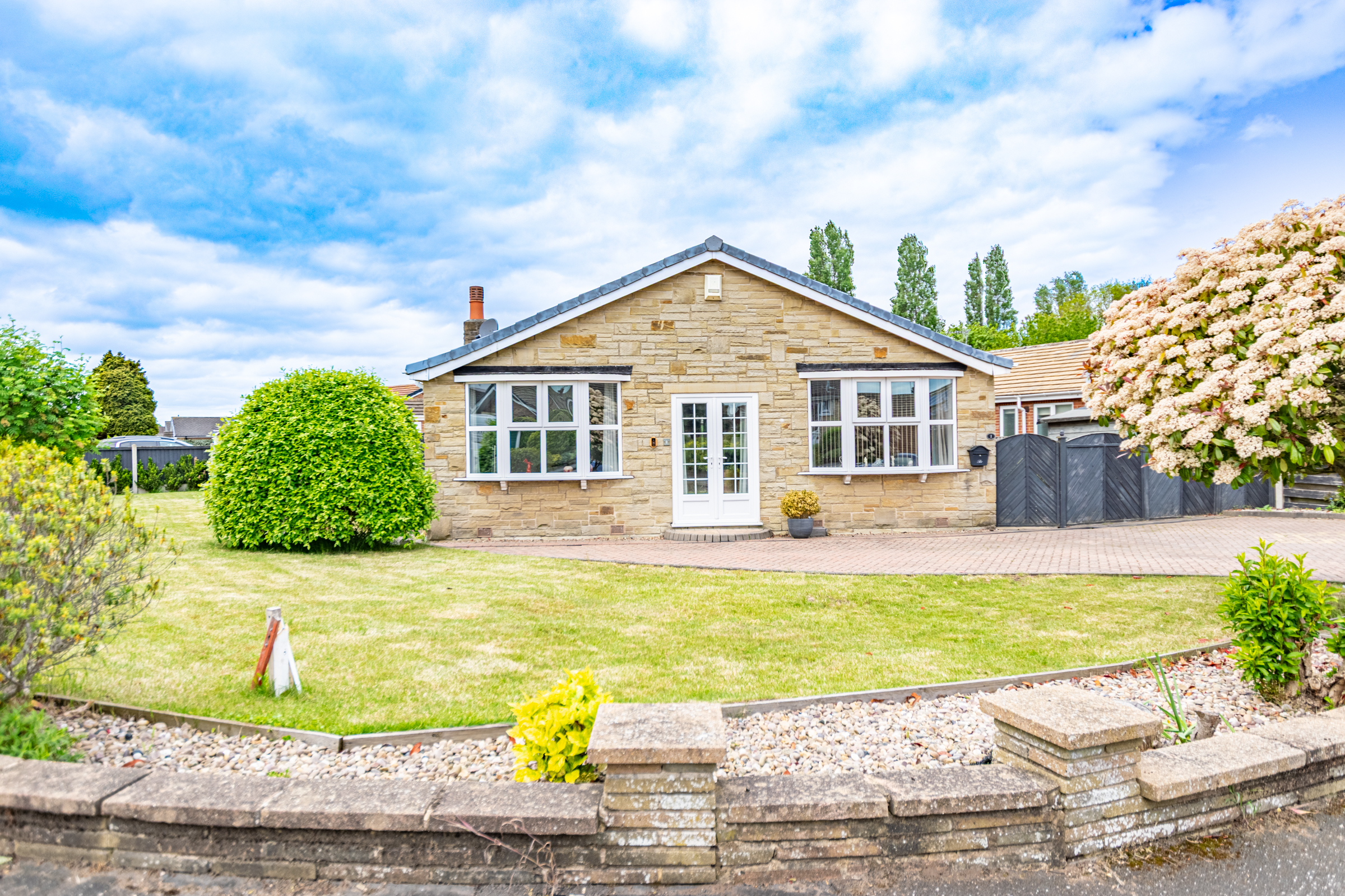 3 bedroom Detached bungalow For Sale