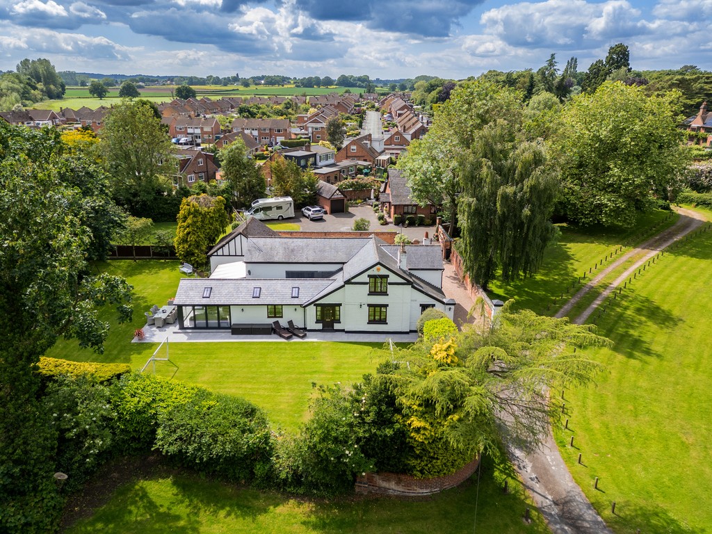 6 bedroom Detached house For Sale