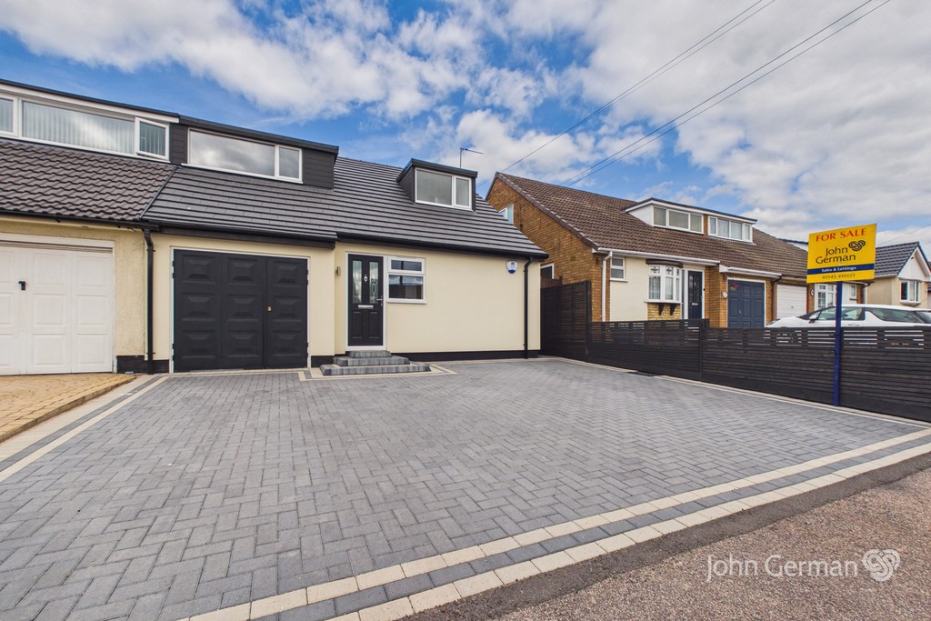 4 bedroom Semi-detached house For Sale