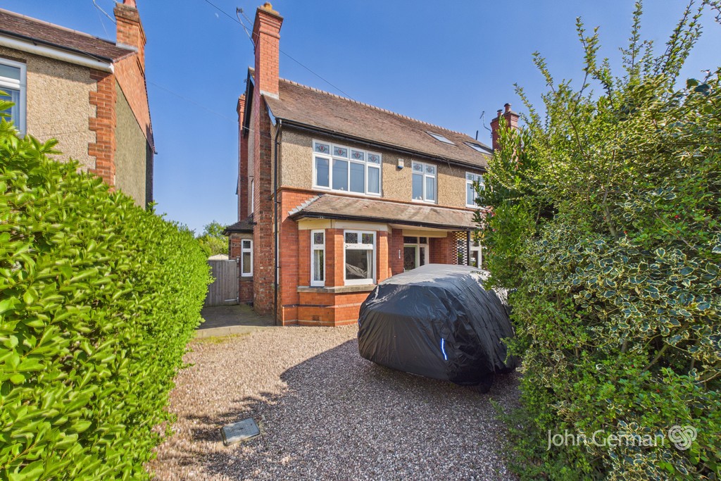 4 bedroom Semi-detached house For Sale