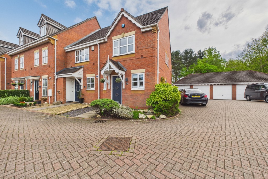 2 bedroom Town house For Sale