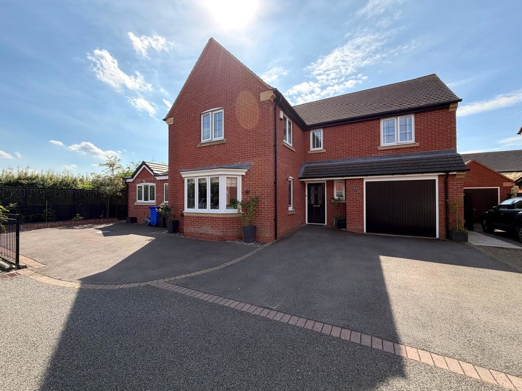 4 bedroom Detached house To Let
