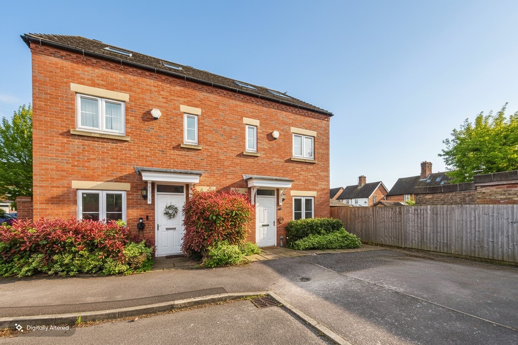 3 bedroom Semi-detached house For Sale