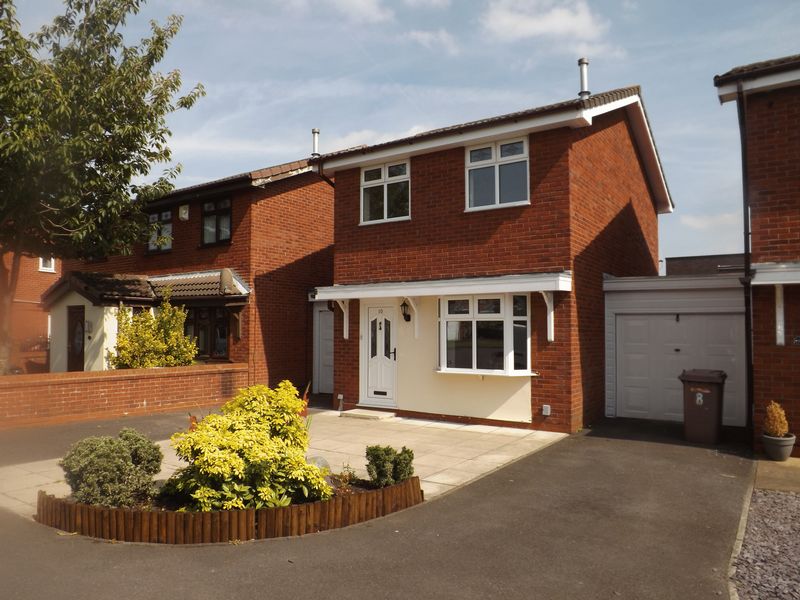 2 bedroom Detached house Under Offer