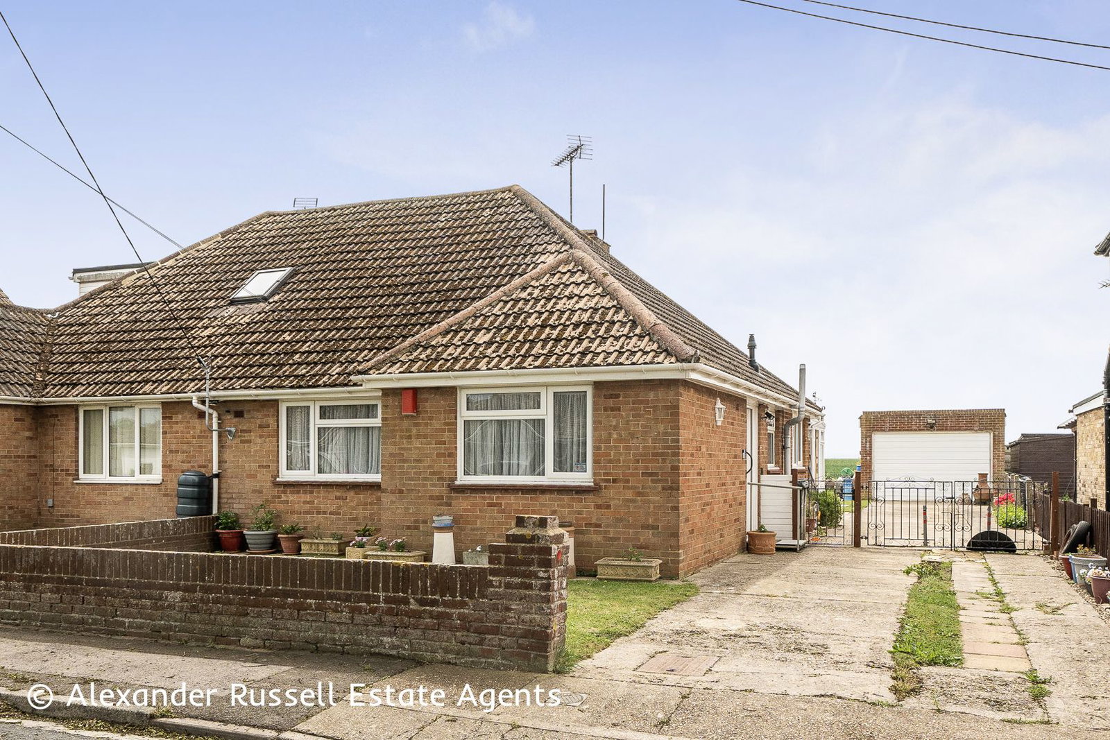 2 bedroom Detached bungalow Under Offer
