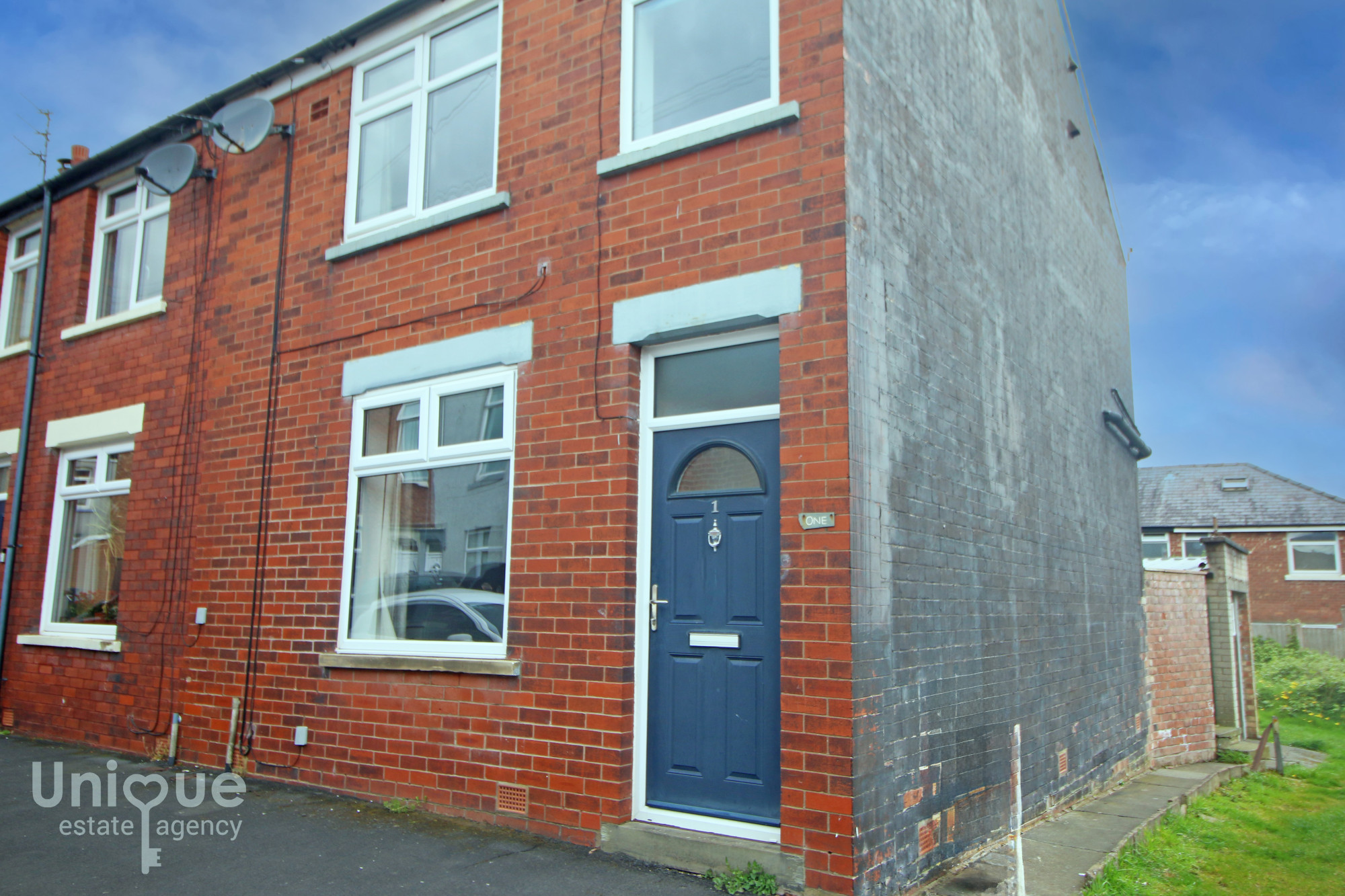 3 bedroom End of terrace house Under Offer