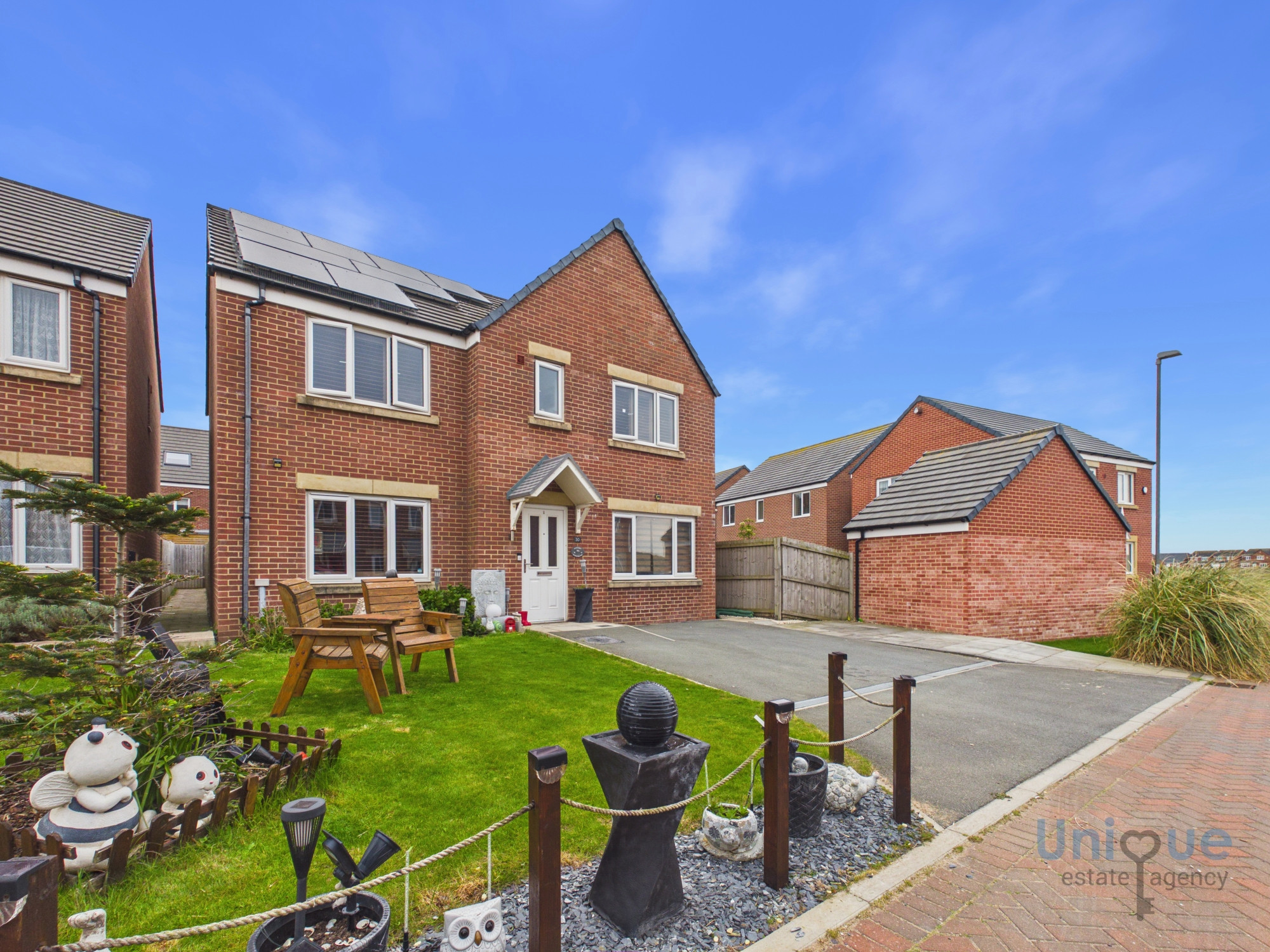 5 bedroom Link detached house For Sale
