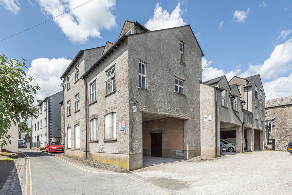 1 bedroom Block of Apartments To Let
