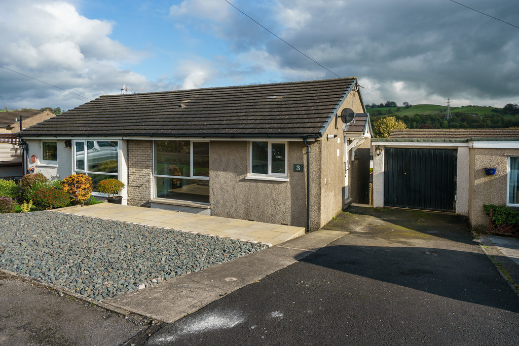2 bedroom Detached bungalow To Let