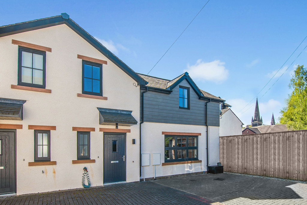 2 bedroom Semi-detached house For Sale