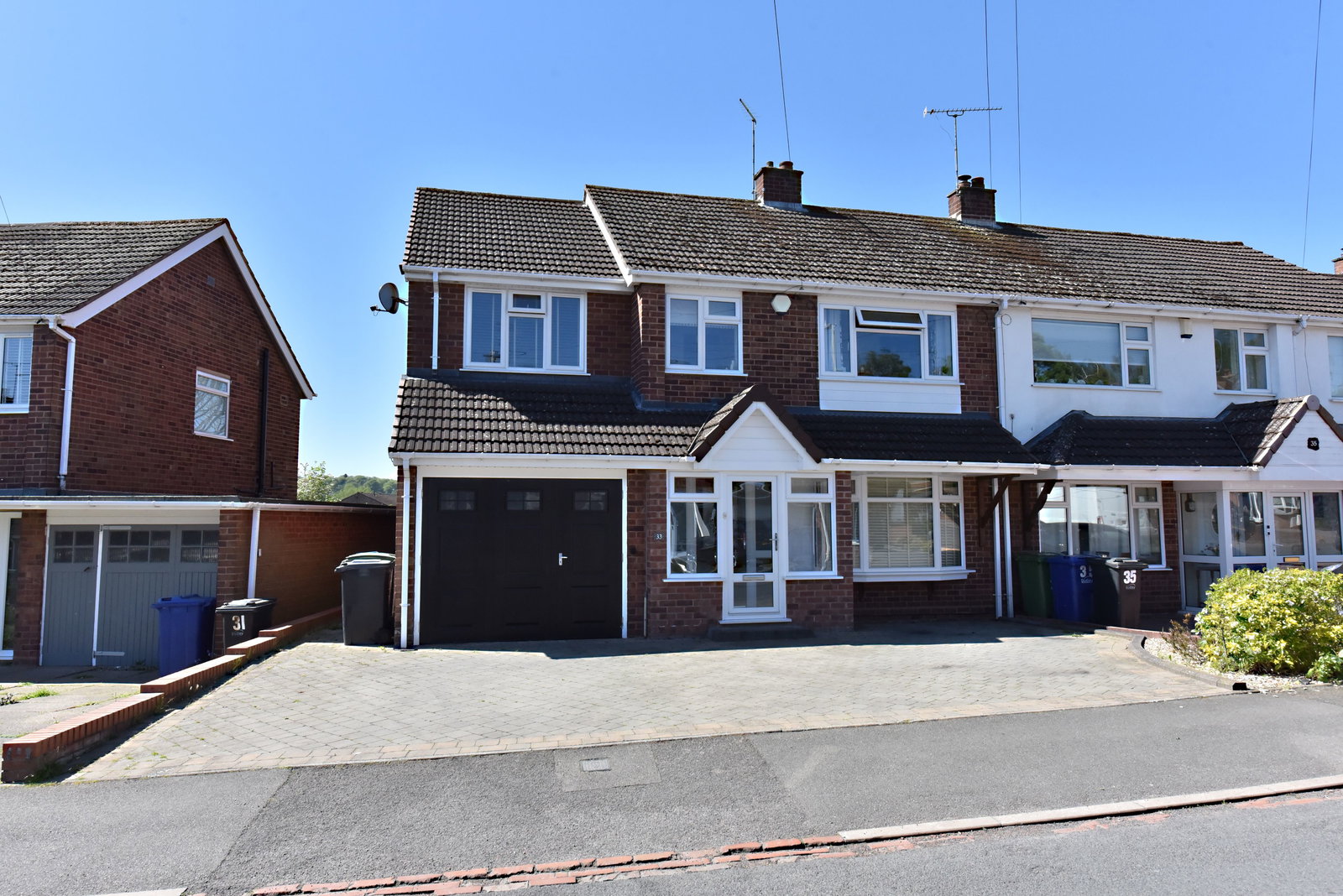 4 bedroom Semi-detached house Under Offer