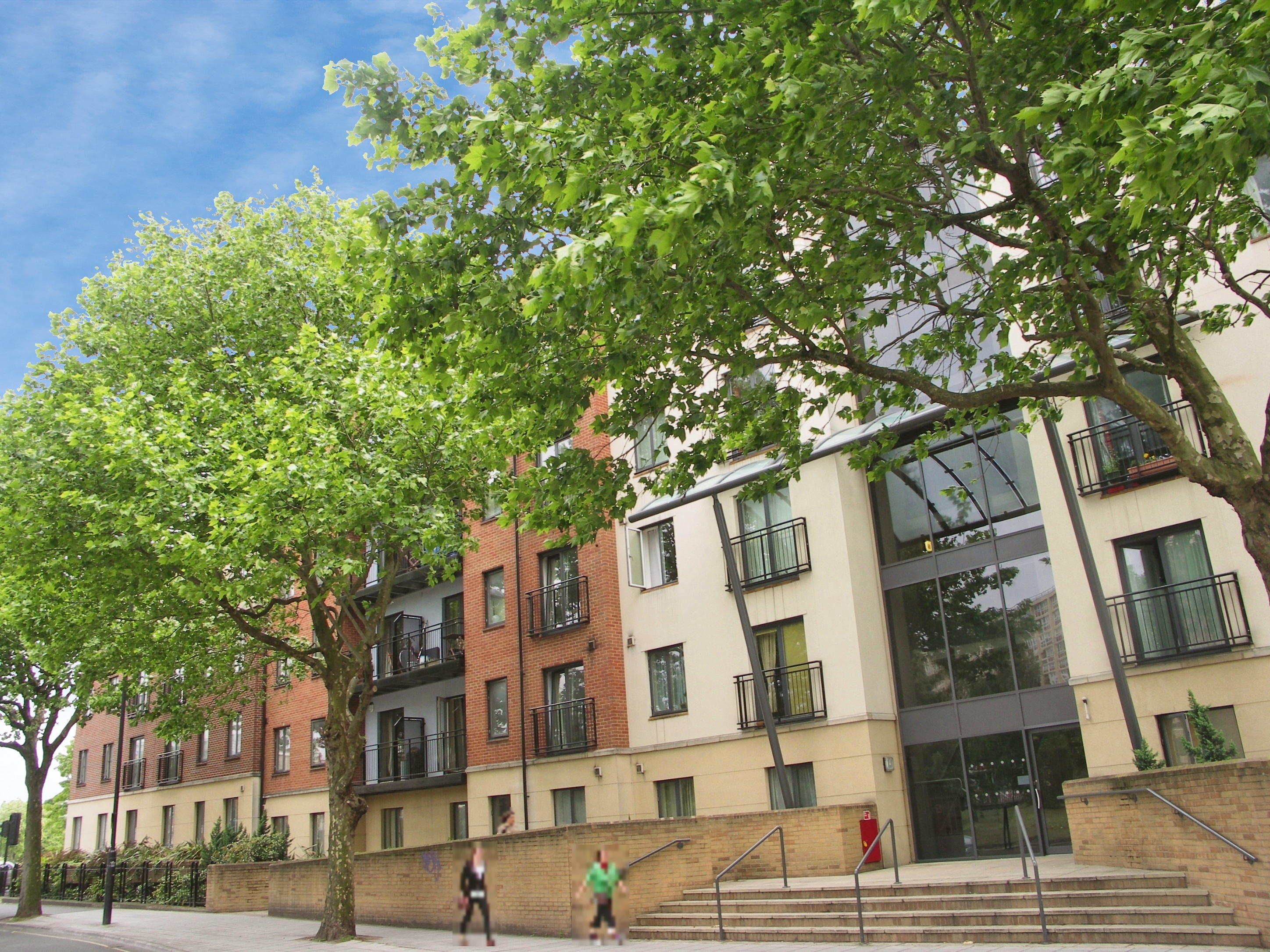 2 bedroom Flat For Sale