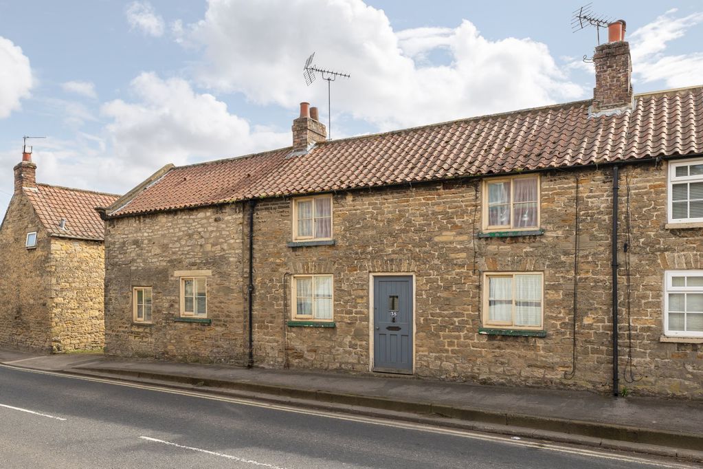 3 bedroom Cottage For Sale