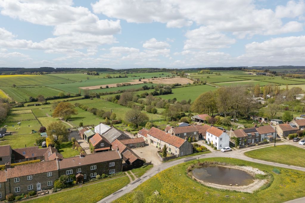 5 bedroom Farm House For Sale