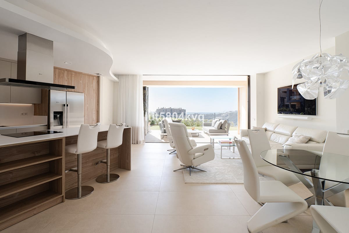 3 bedroom Apartment For Sale