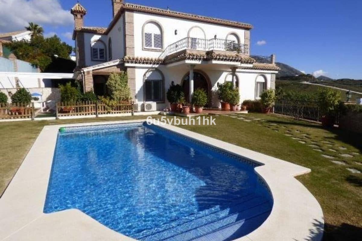 4 bedroom Villa For Sale