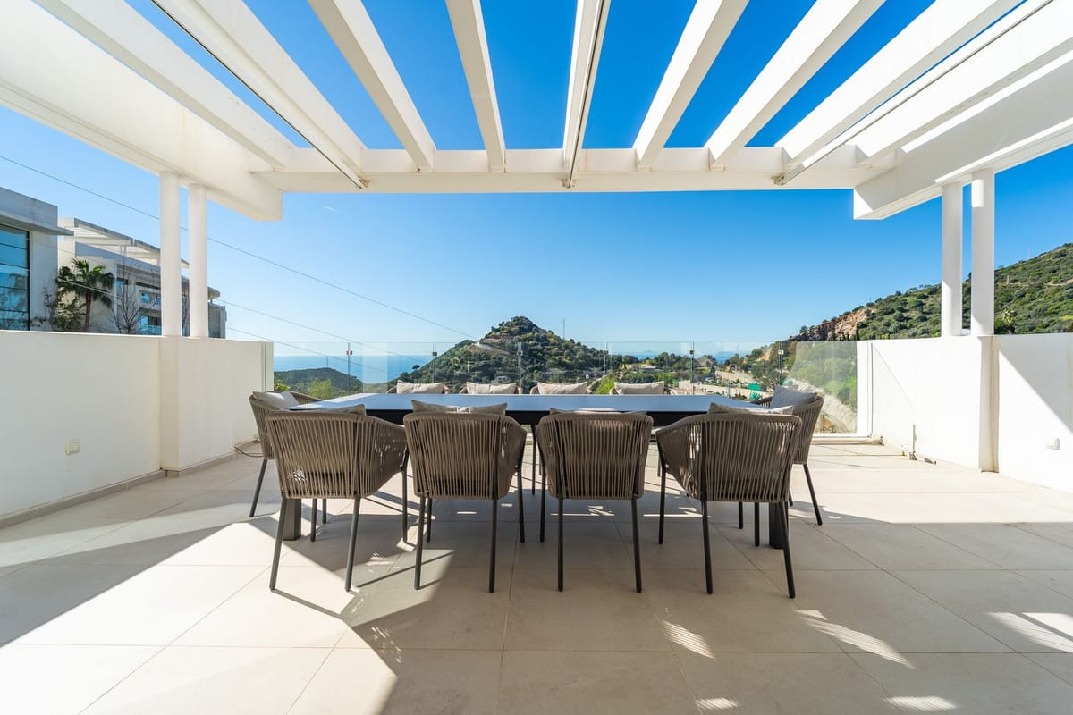 3 bedroom Apartment For Sale