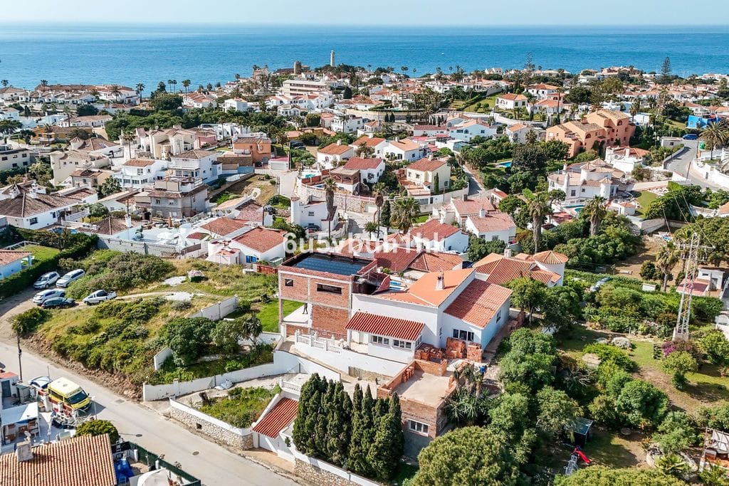 5 bedroom Villa For Sale