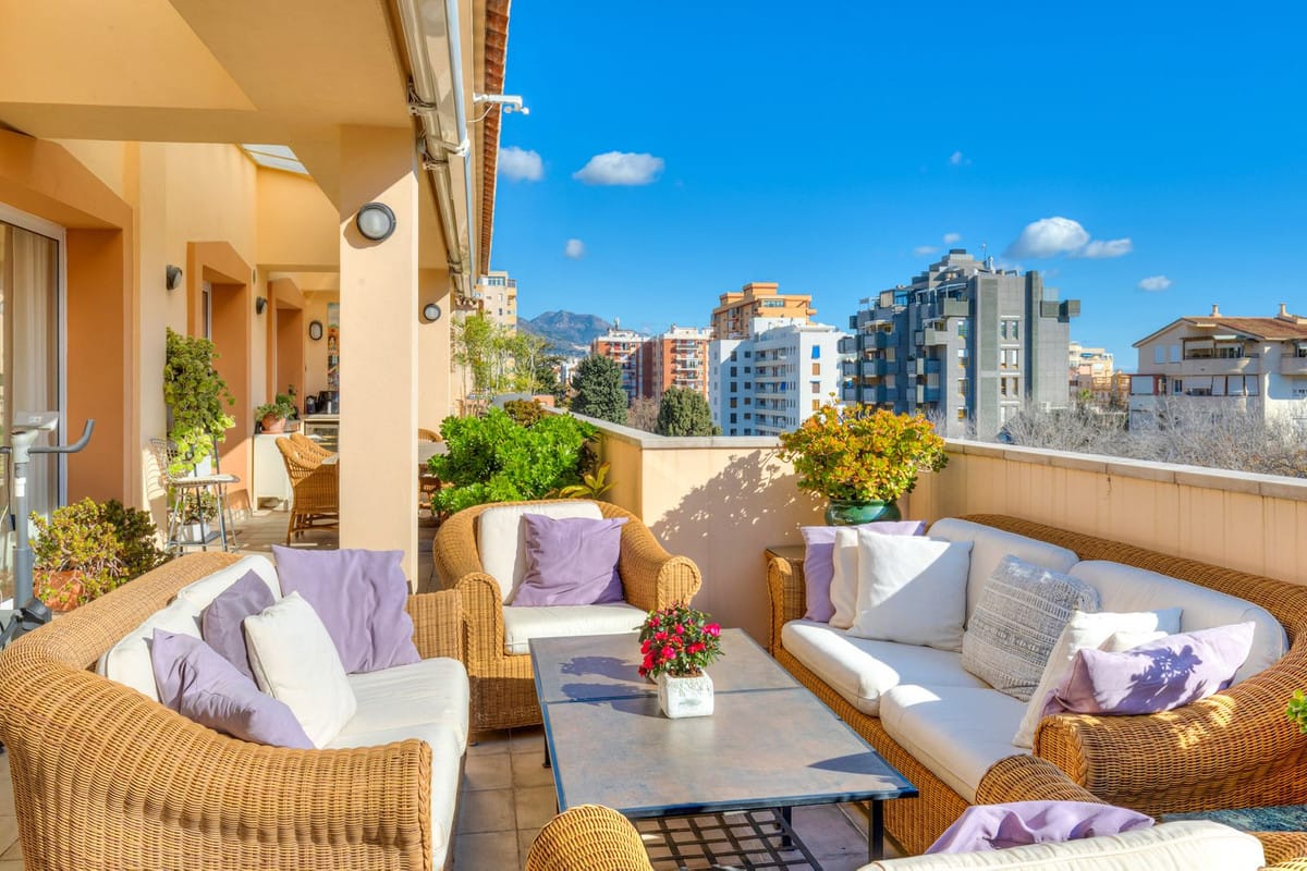 4 bedroom Apartment For Sale
