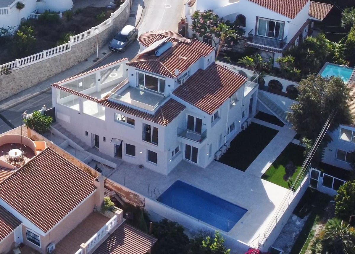 5 bedroom Villa For Sale