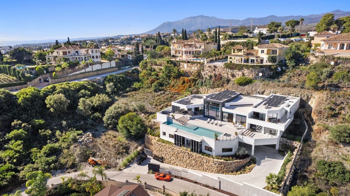 6 bedroom Villa For Sale
