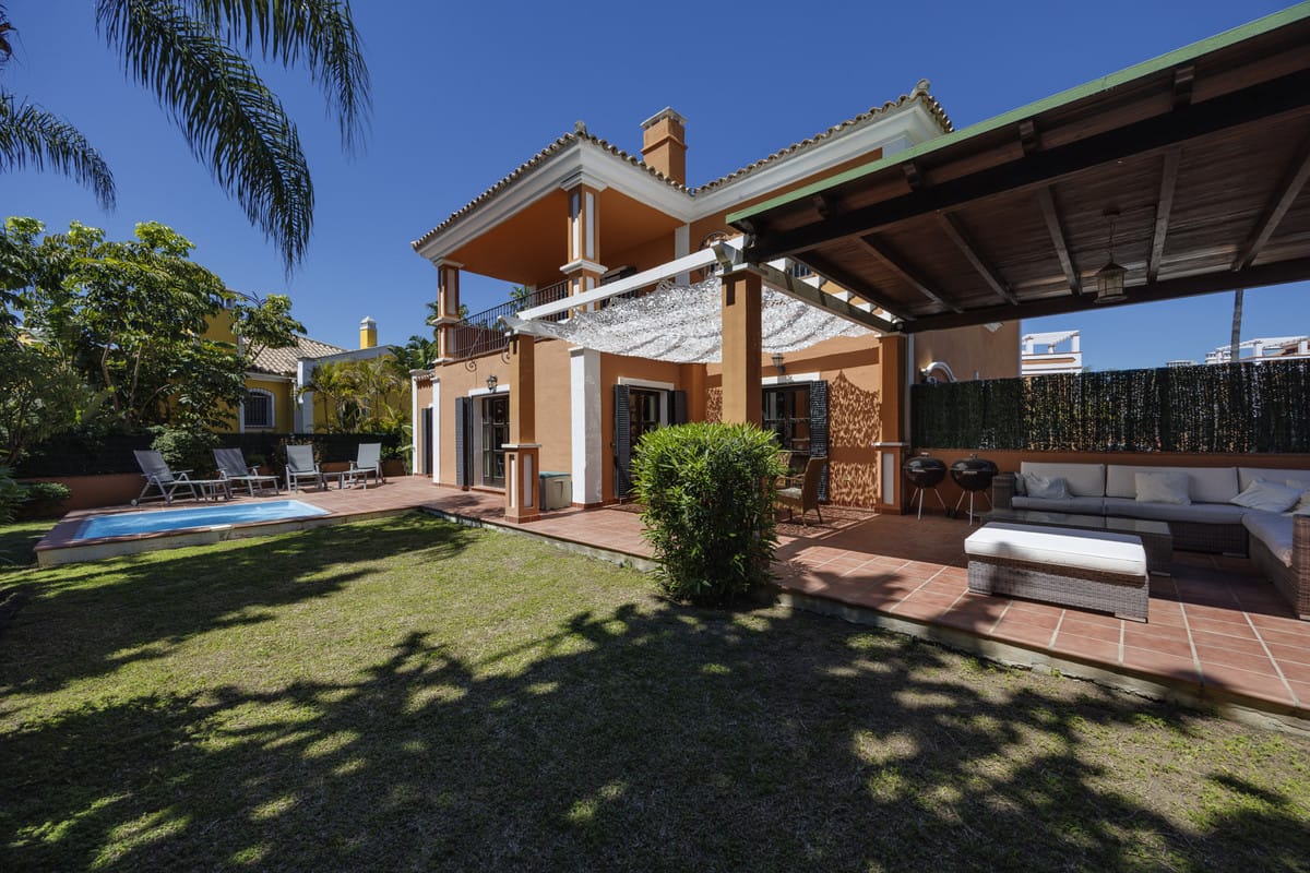 5 bedroom Villa For Sale