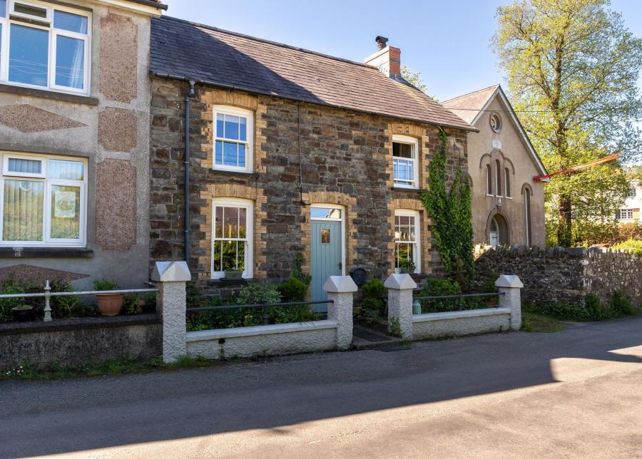 3 bedroom Cottage For Sale