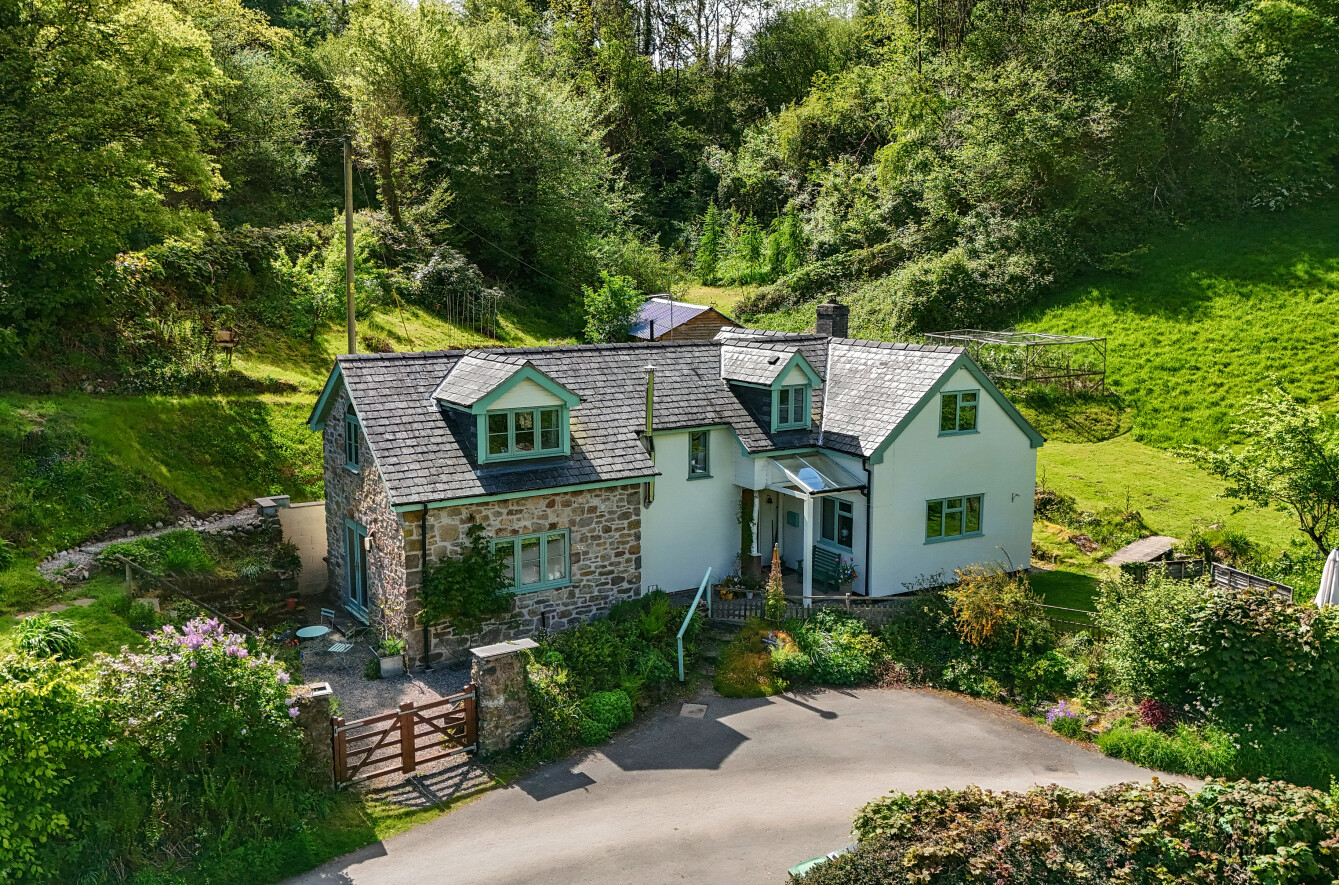 3 bedroom Detached house Under Offer