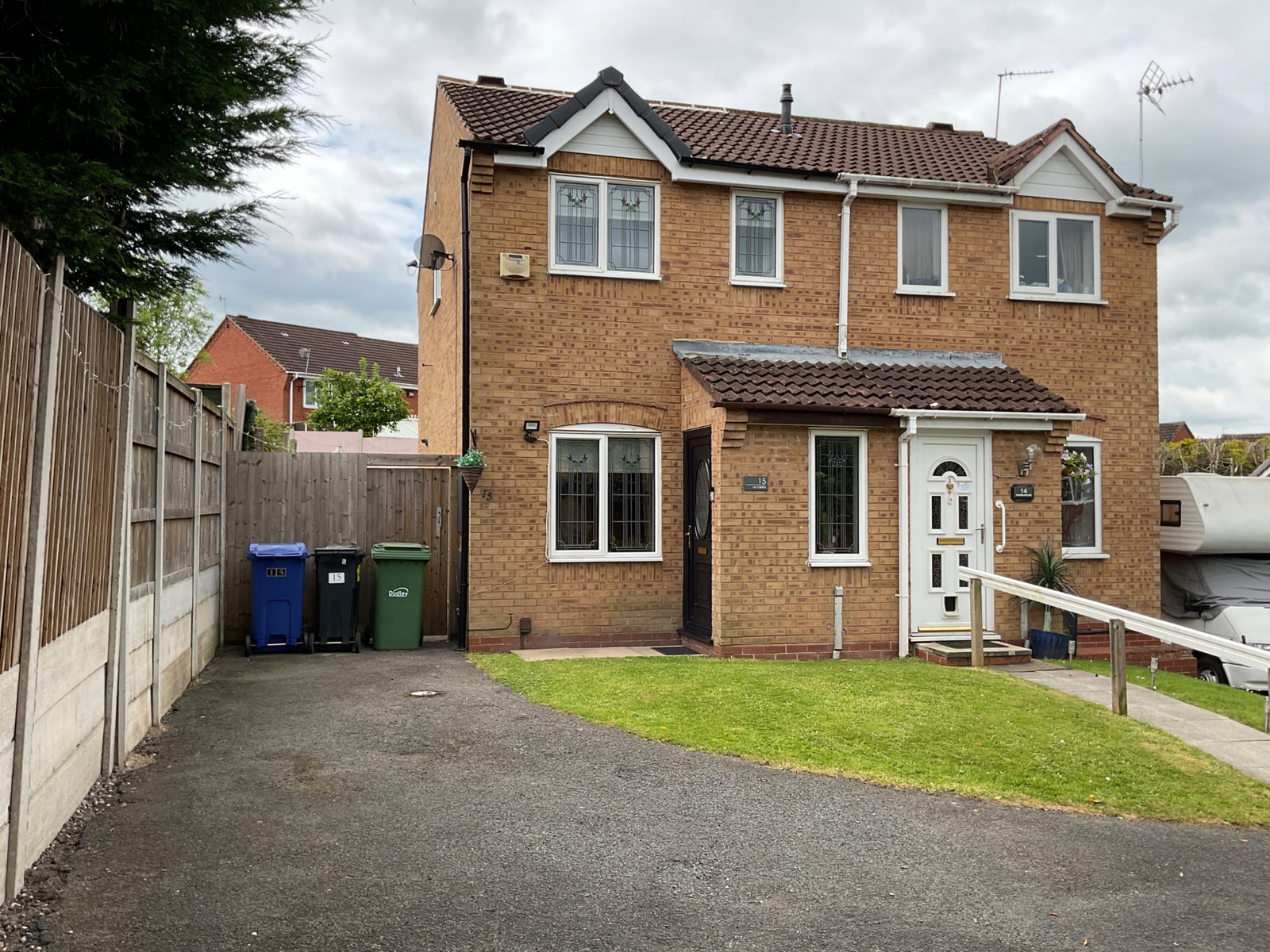2 bedroom Semi-detached house Under Offer