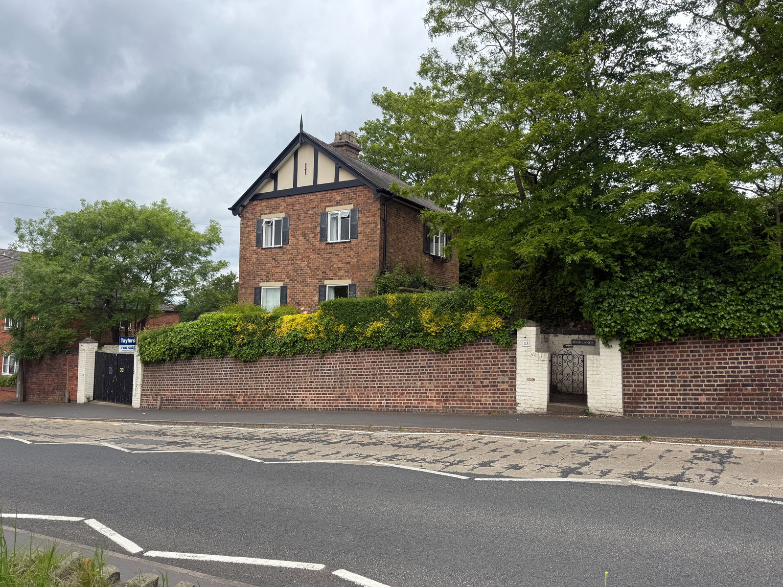 3 bedroom Detached house For Sale