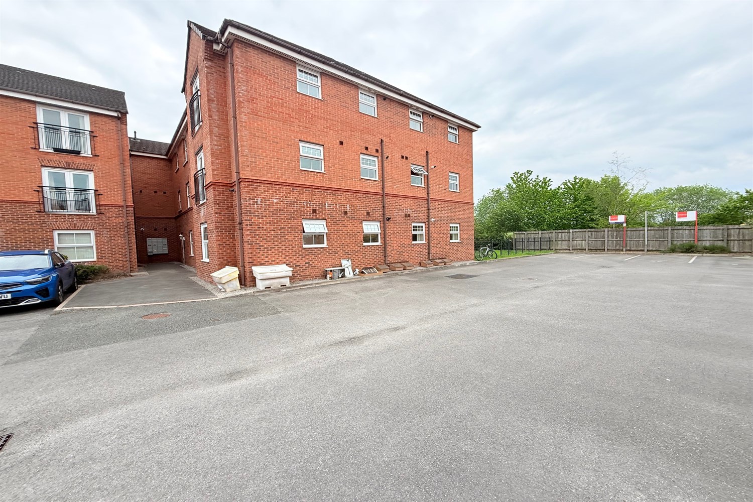 2 bedroom Apartment For Sale
