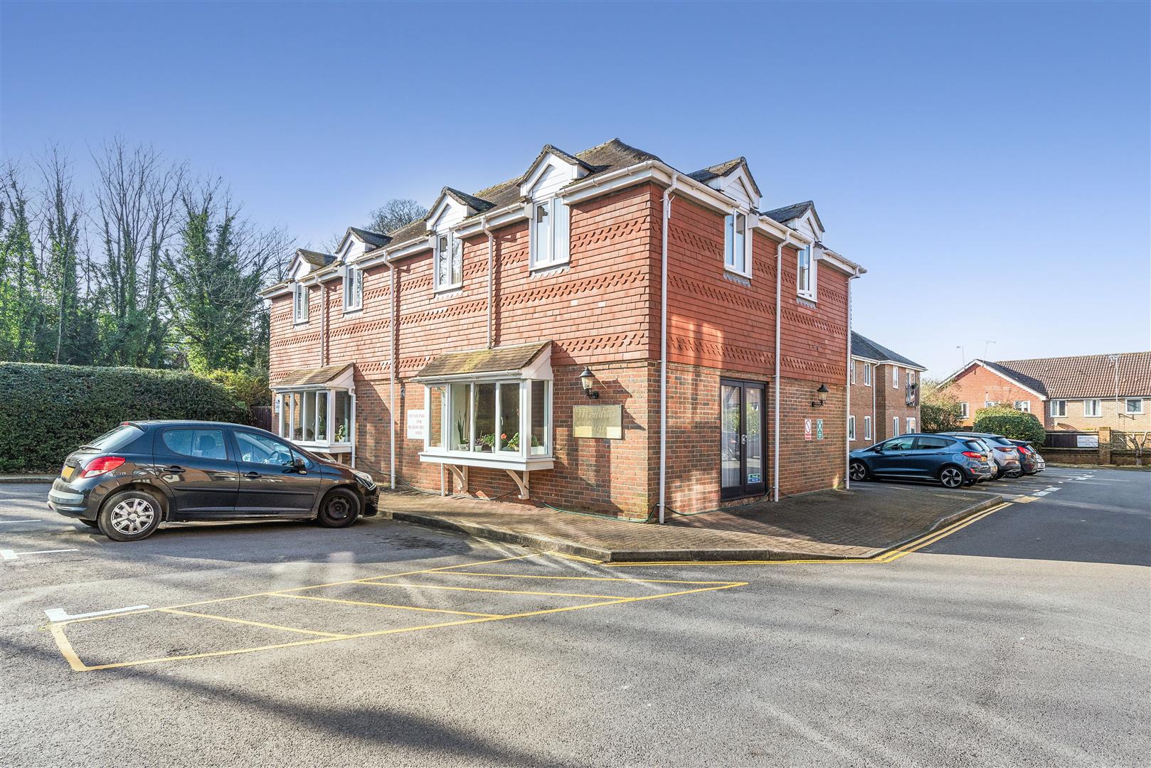 2 bedroom Flat For Sale
