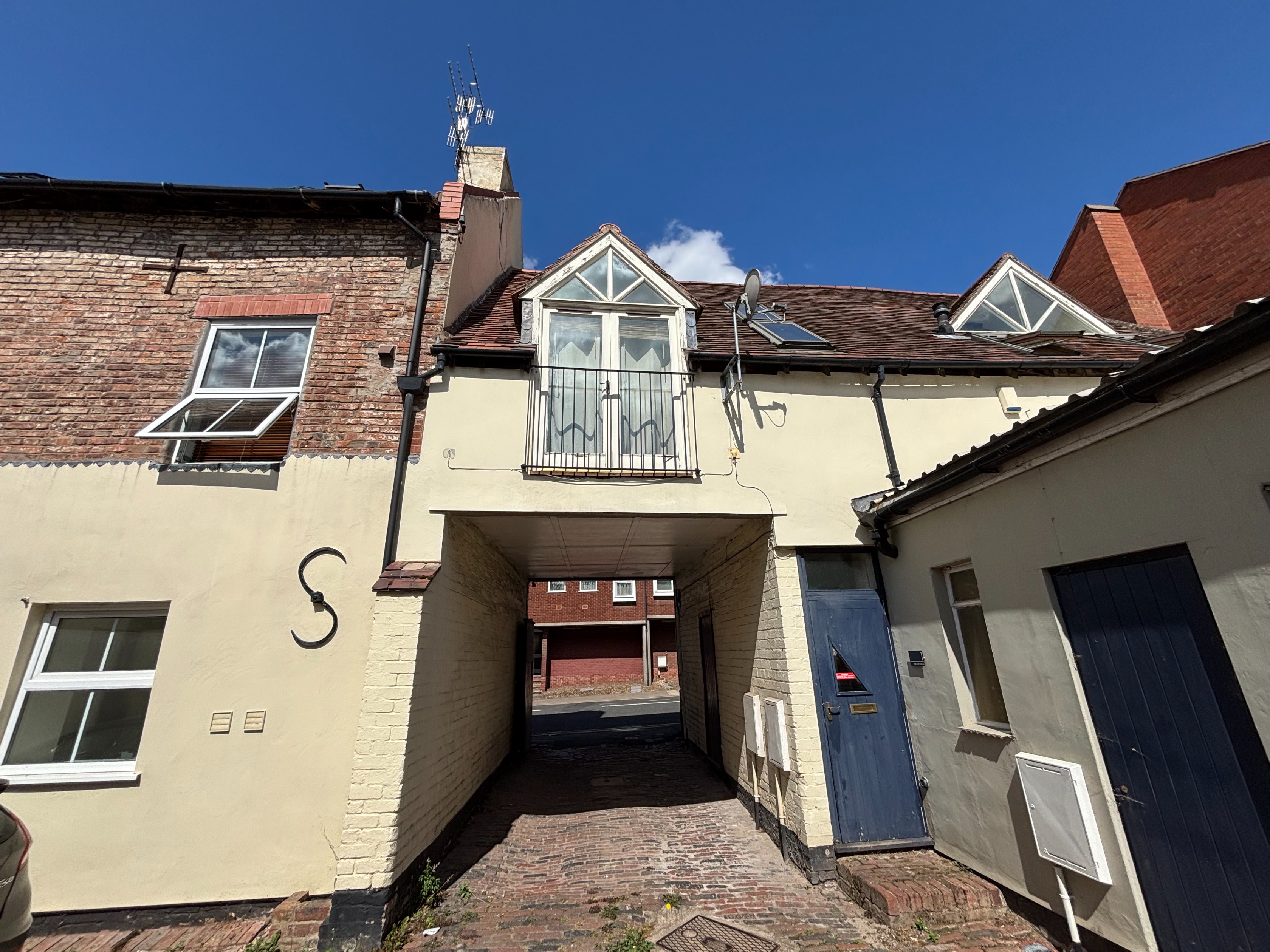2 bedroom Flat To Let