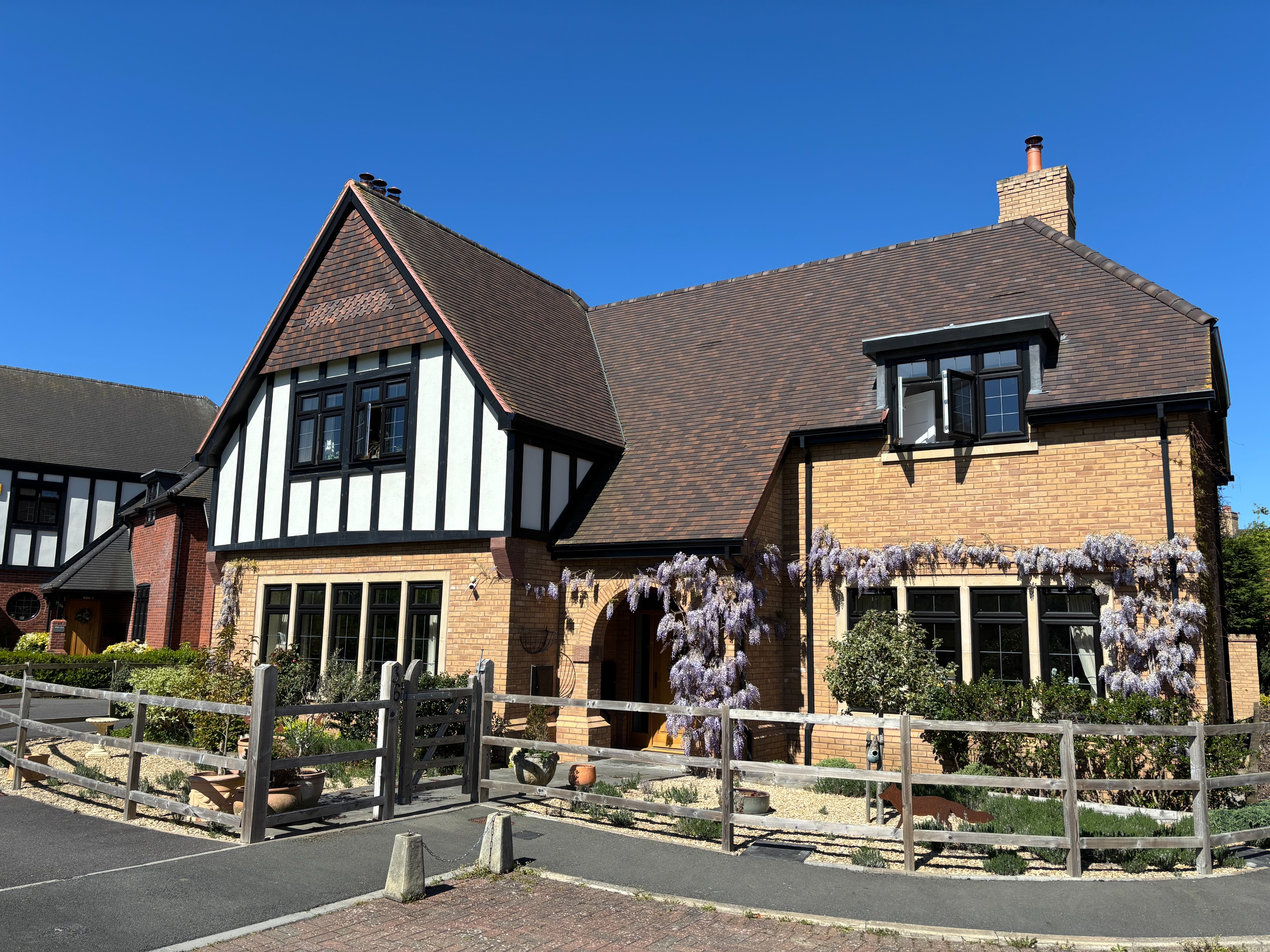 4 bedroom Detached house To Let