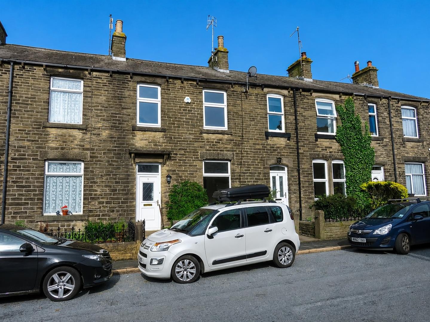 2 bedroom Terraced House Under Offer
