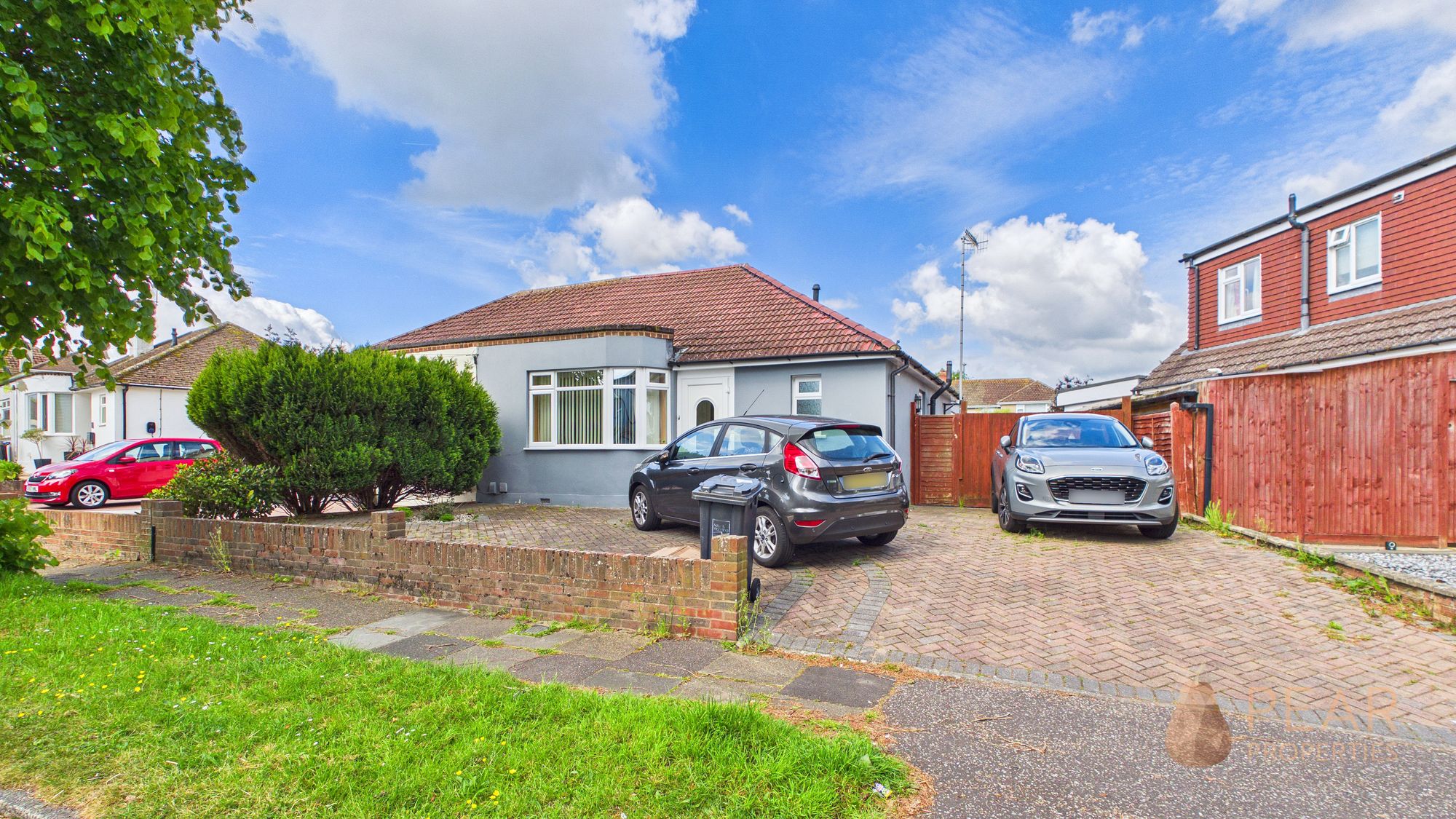 3 bedroom Detached bungalow Under Offer
