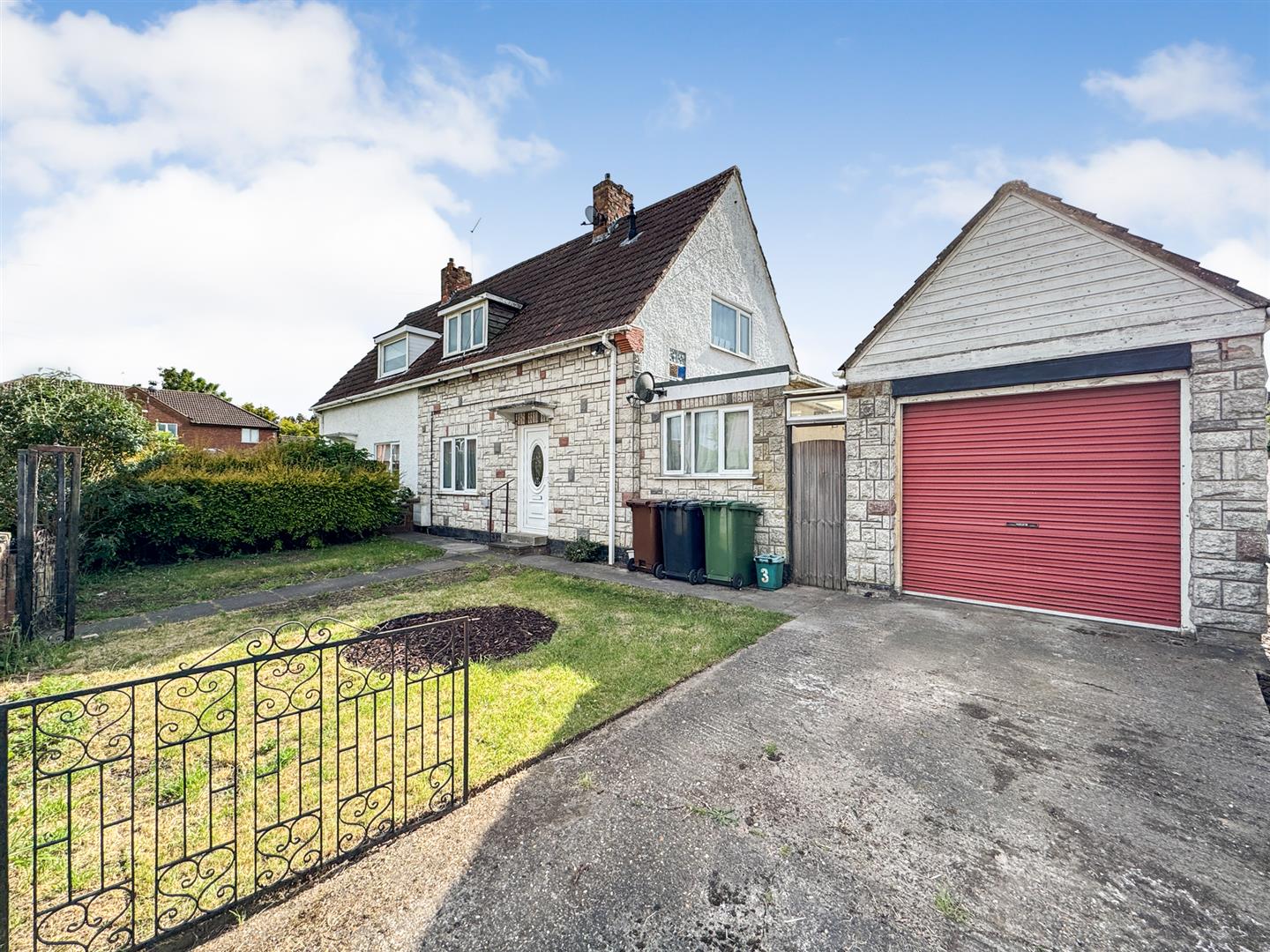 2 bedroom Semi-detached house For Sale