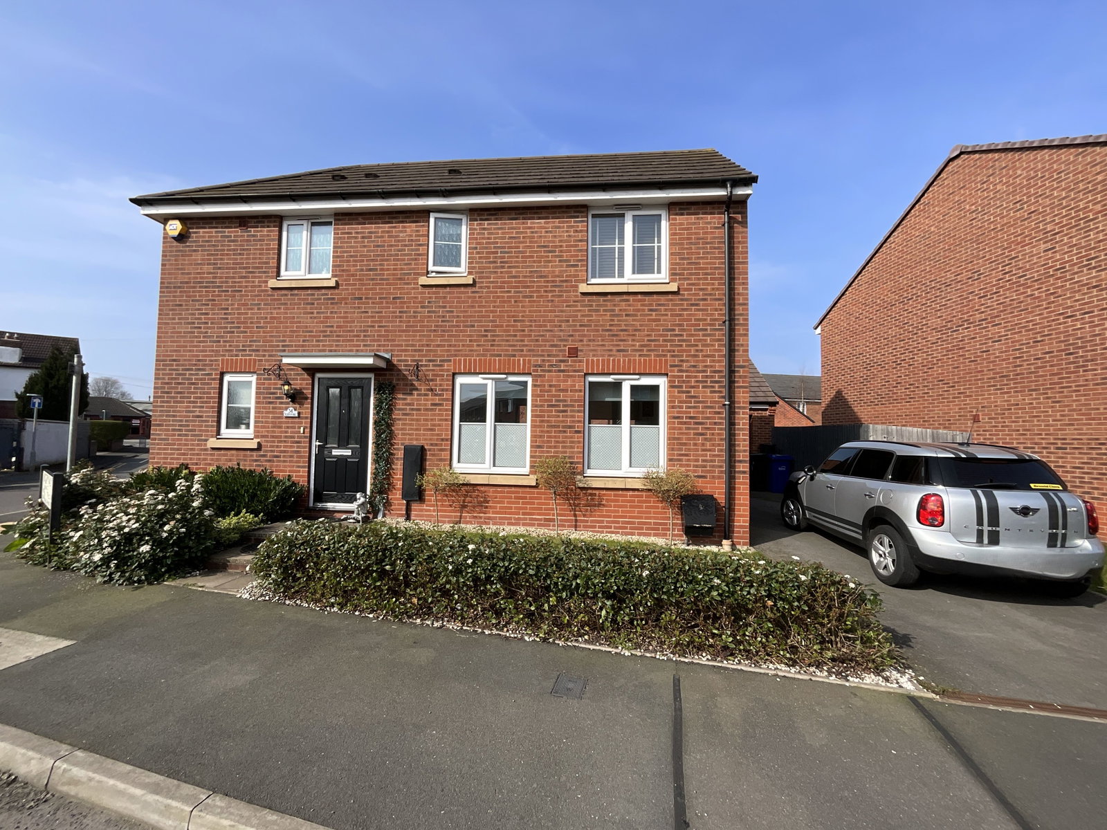 3 bedroom Detached house For Sale